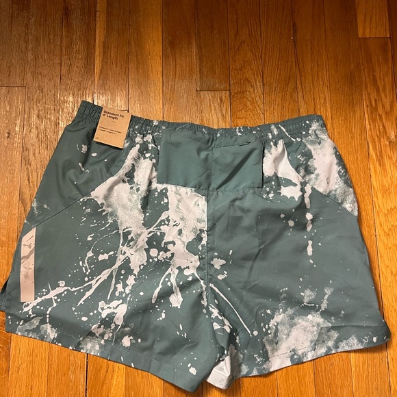 Nike DRI-FIT Stride Run Division 4" DV9272-379 Green Mens Size - Picture 2 of 7